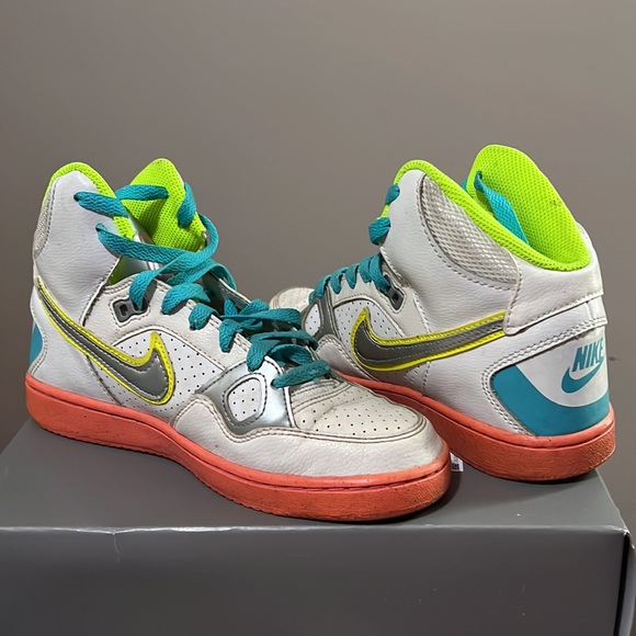 **USED** - Picture 2 of 4